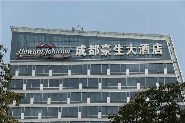 一平方米樓頂發(fā)光字制作安裝的費(fèi)用有哪些？